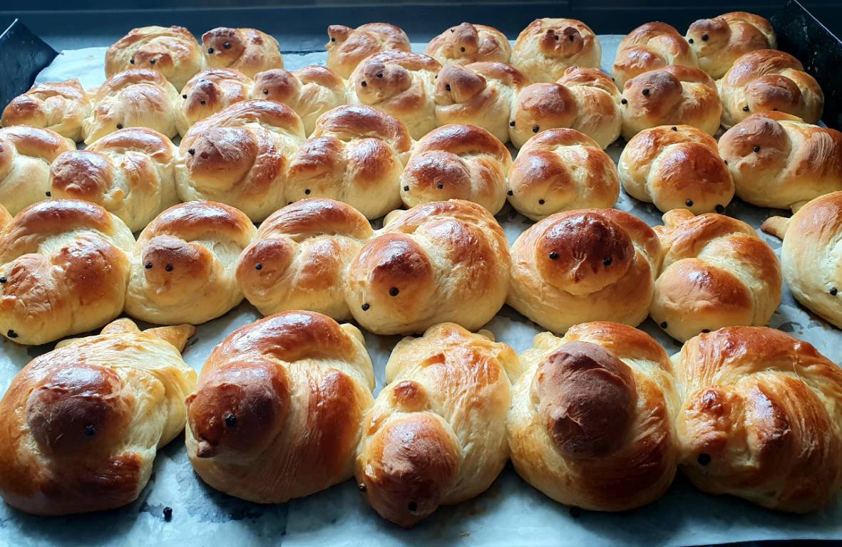 В Щигровском центре испекли «жаворонков»