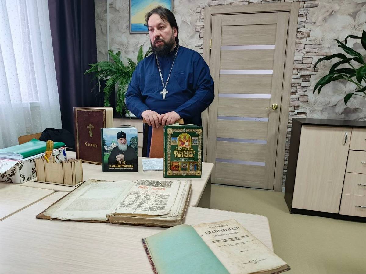 Щигровский центр посетил отец Вячеслав